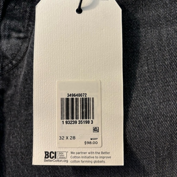 NWT! Levi’s Wedgie Straight Jeans, Black, Size 32x28 - Picture 4 of 5